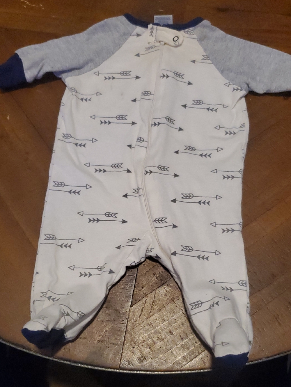 🐻 Gerber White Arrow Print Footed One-Piece with Navy Trim